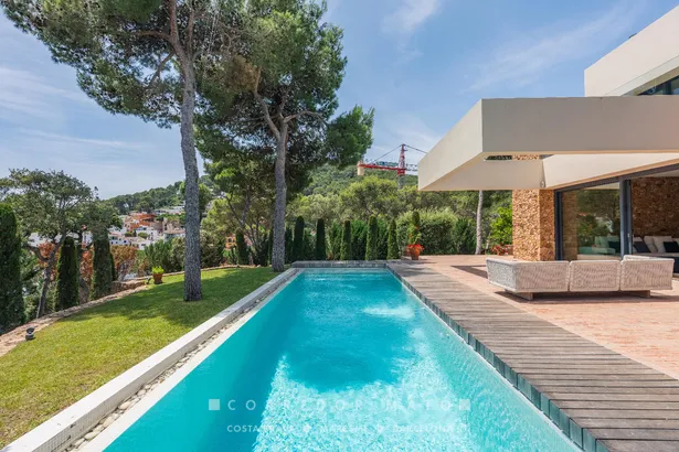 SALVADOR, une spectaculaire villa avec piscine et vue de carte postale sur Tamariu