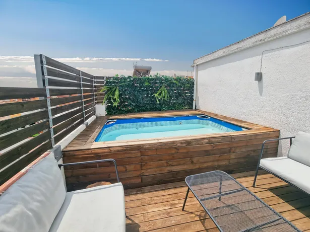 Reformat amb terrassa solàrium, piscina i barbacoa privadaa  Mataró