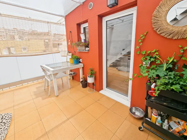 Reformat amb terrassa solàrium, piscina i barbacoa privadaa  Mataró