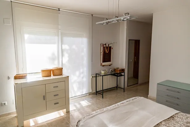 Chalet independiente de 6 habitaciones y 4 baños en Argentona.