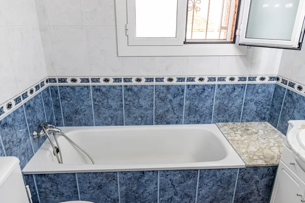 Chalet independiente de 6 habitaciones y 4 baños en Argentona.