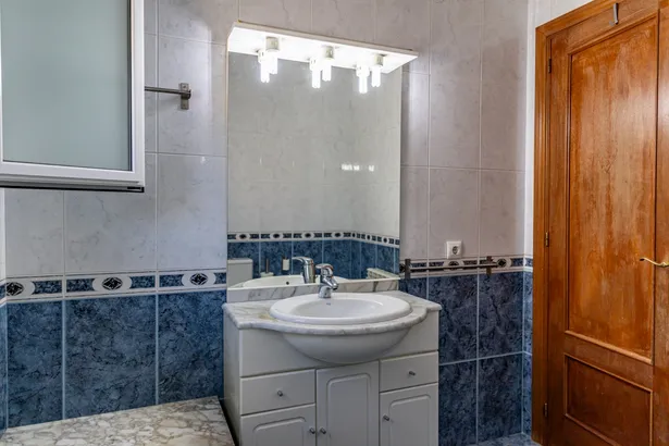 Chalet independiente de 6 habitaciones y 4 baños en Argentona.
