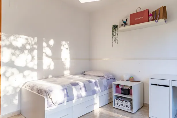 Chalet independiente de 6 habitaciones y 4 baños en Argentona.
