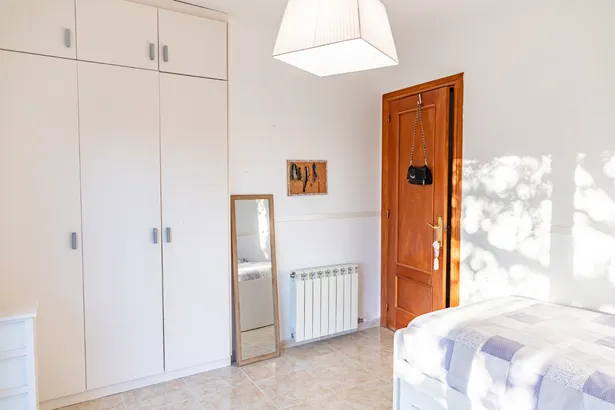 Chalet independiente de 6 habitaciones y 4 baños en Argentona.