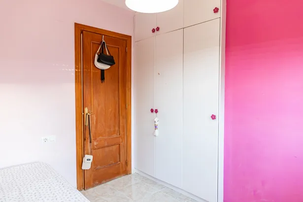 Chalet independiente de 6 habitaciones y 4 baños en Argentona.