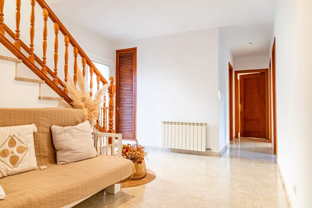 Chalet independiente de 6 habitaciones y 4 baños en Argentona.