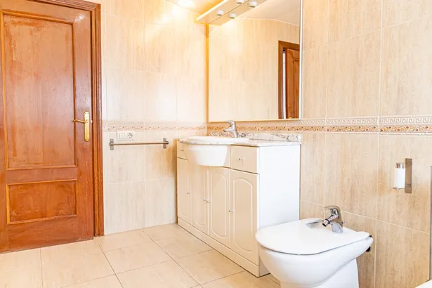 Chalet independiente de 6 habitaciones y 4 baños en Argentona.