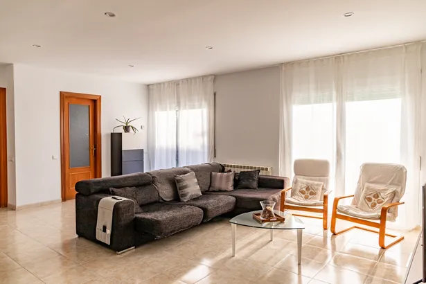 Chalet independiente de 6 habitaciones y 4 baños en Argentona.