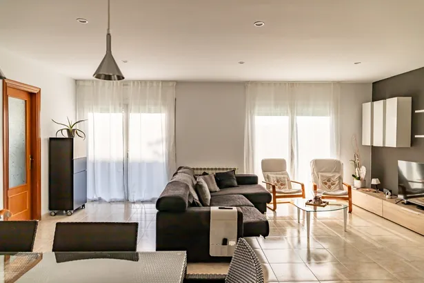 Chalet independiente de 6 habitaciones y 4 baños en Argentona.