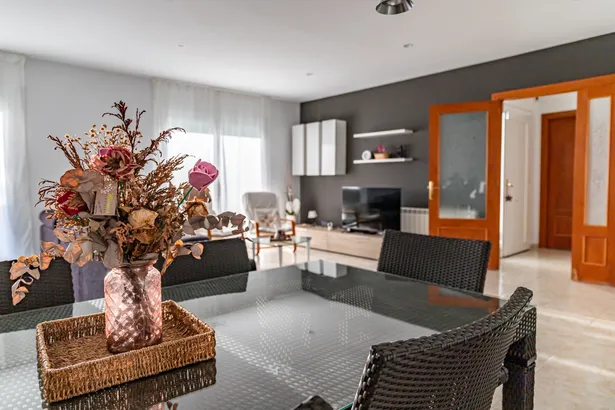 Chalet independiente de 6 habitaciones y 4 baños en Argentona.