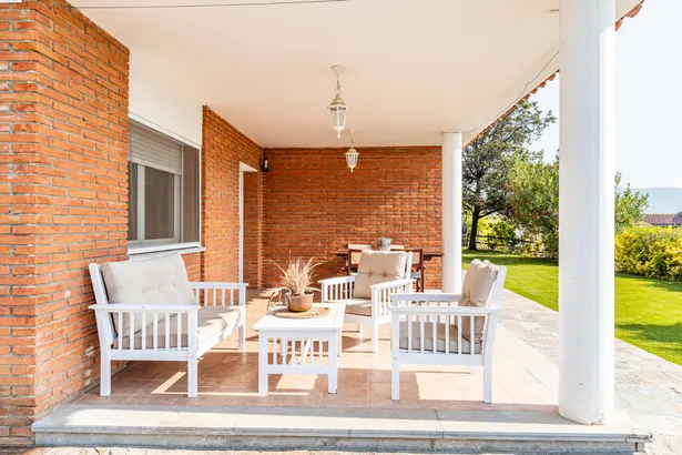 Chalet independiente de 6 habitaciones y 4 baños en Argentona.