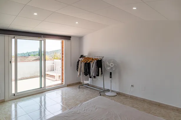 Chalet independiente de 6 habitaciones y 4 baños en Argentona.