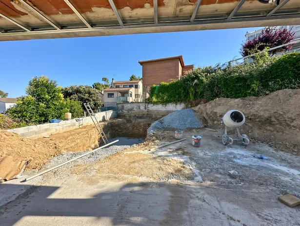 Moderna vivienda de nueva construcción con piscina privada y alta eficiencia energética