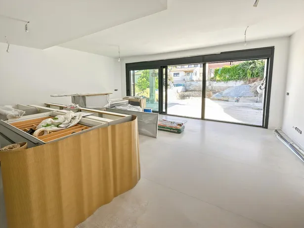 Moderna vivienda de nueva construcción con piscina privada y alta eficiencia energética