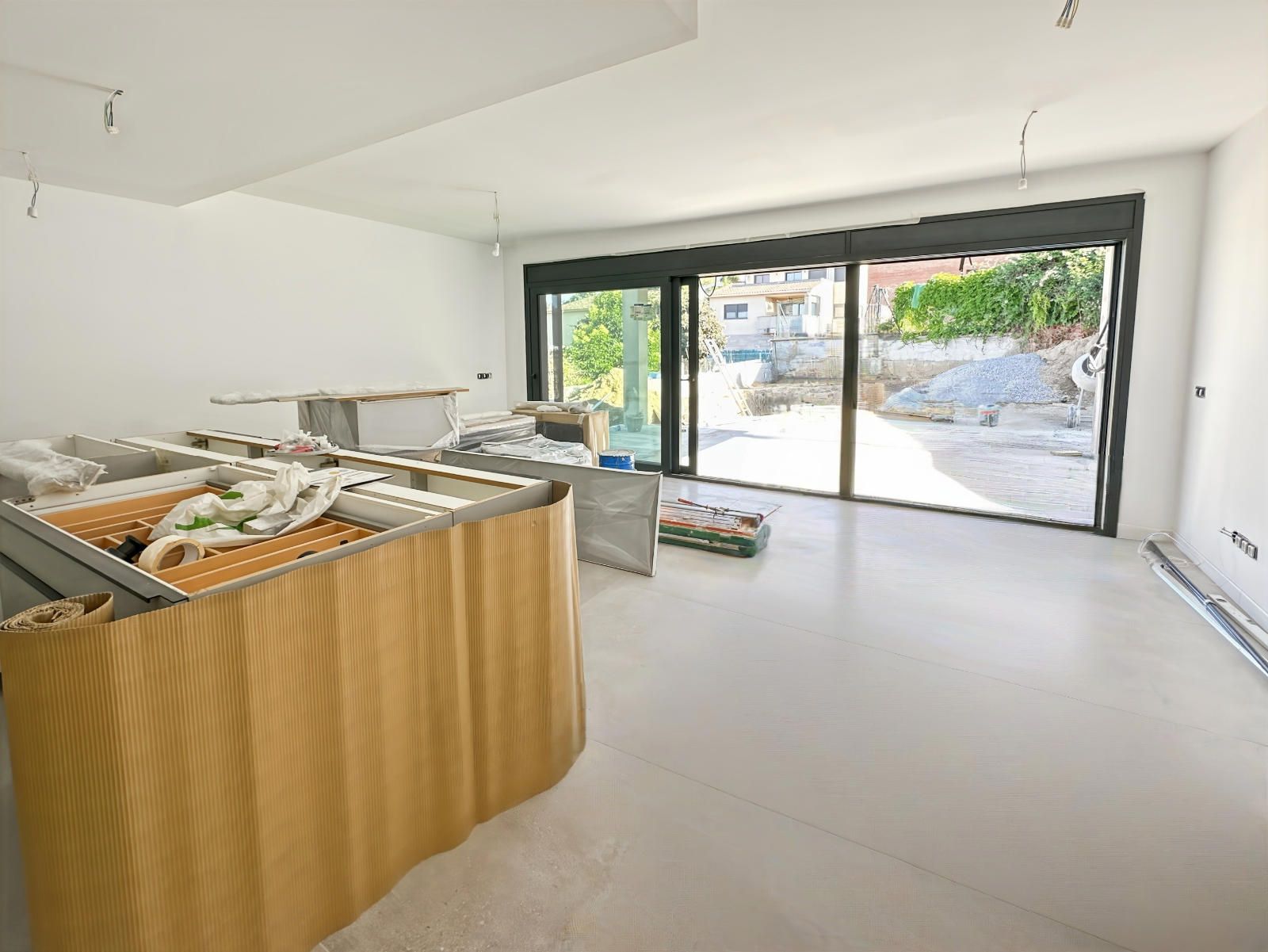 Moderna vivienda de nueva construcción con piscina privada y alta eficiencia energética