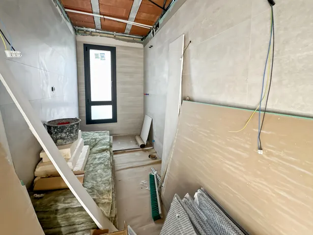 Moderna vivienda de nueva construcción con piscina privada y alta eficiencia energética