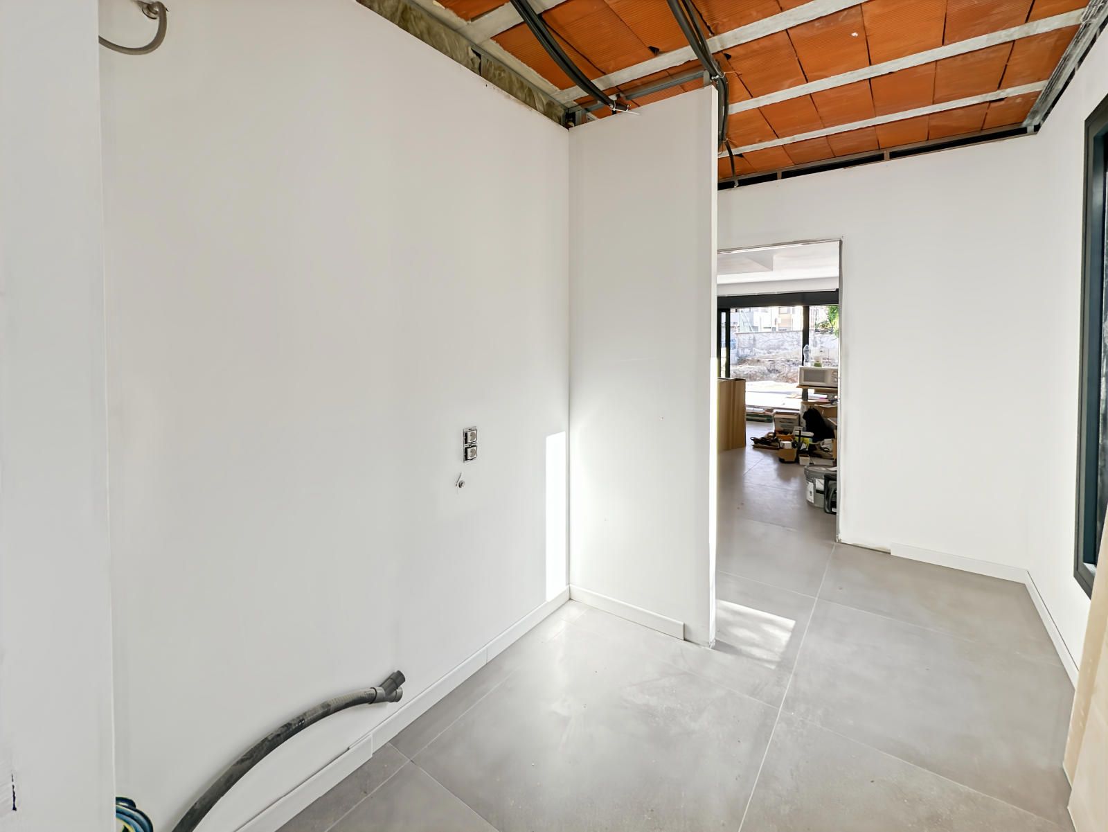 Moderna vivienda de nueva construcción con piscina privada y alta eficiencia energética