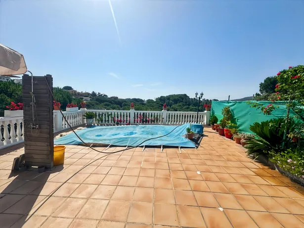 Espectacular casa a tres vents amb piscina, jardí i vistes obertes a Sant Iscle de Vallalta