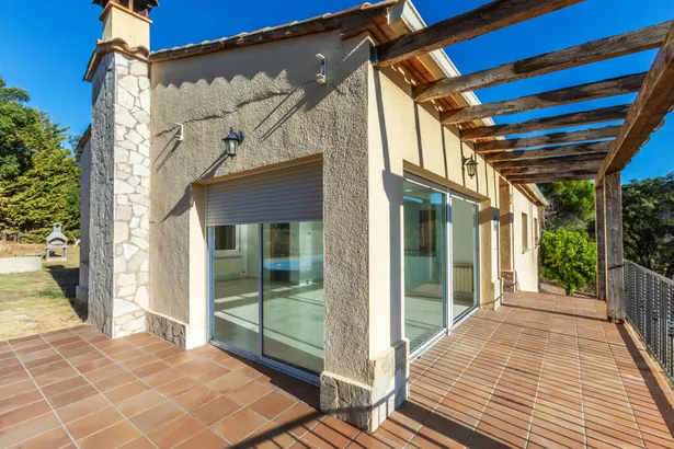 VALL REPÒS - Casa independiente con piscina, gran jardín y vistas a las Gavarres