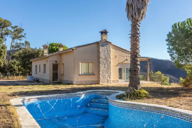 VALL REPÒS - Casa independiente con piscina, gran jardín y vistas a las Gavarres