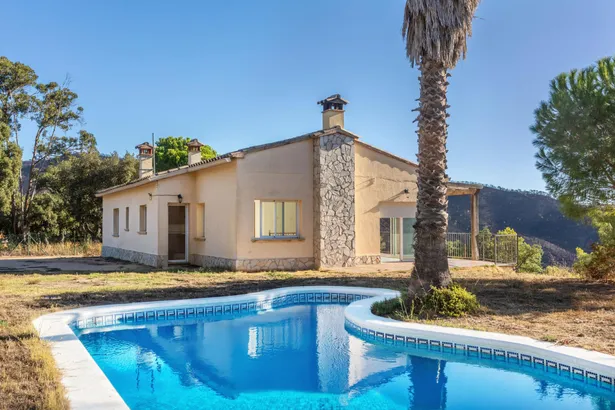VALL REPÒS - Casa independiente con piscina, gran jardín y vistas a las Gavarres