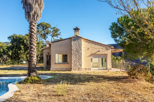 VALL REPÒS - Casa independiente con piscina, gran jardín y vistas a las Gavarres