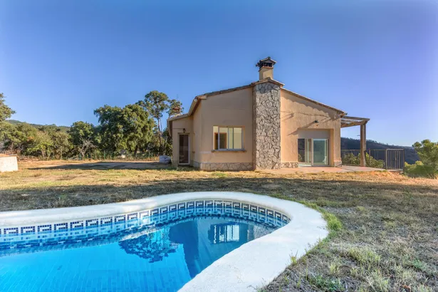 VALL REPÒS - Casa independiente con piscina, gran jardín y vistas a las Gavarres