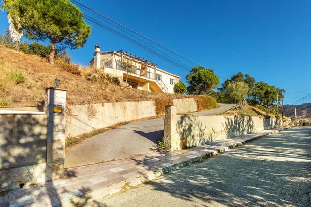 VALL REPÒS - Casa independiente con piscina, gran jardín y vistas a las Gavarres