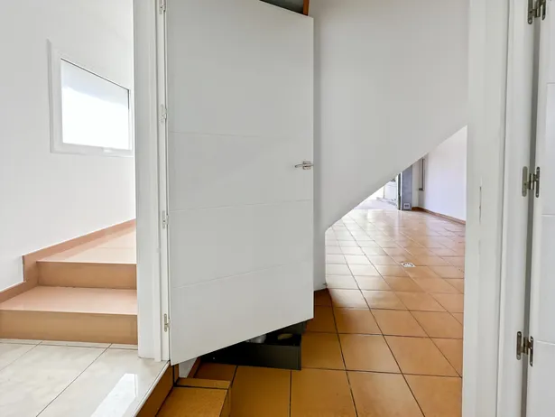 Casa pareada esquinera con jardín en La Torreta
