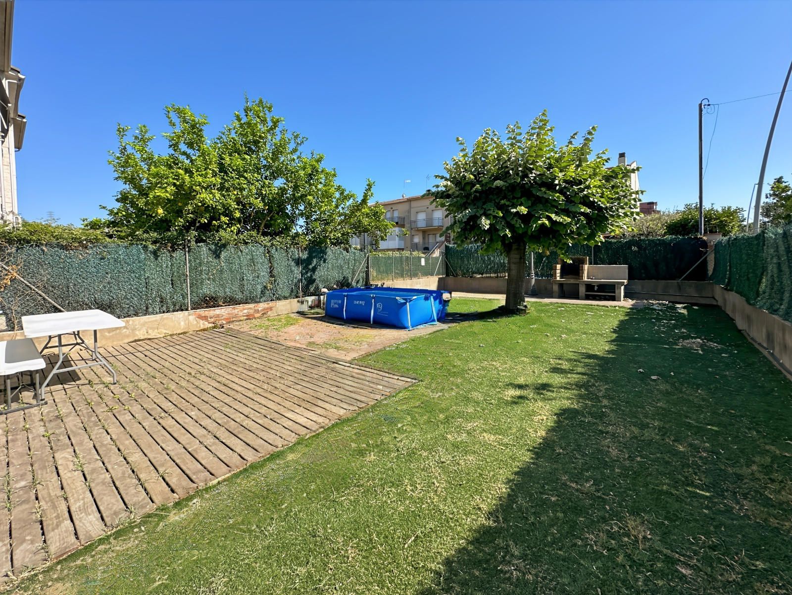 Casa pareada esquinera con jardín en La Torreta