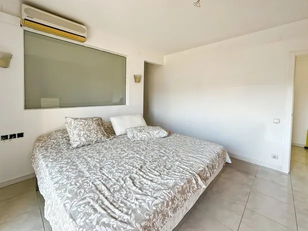 Casa pareada esquinera con jardín en La Torreta