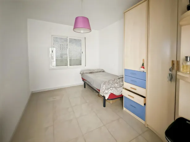 Casa pareada esquinera con jardín en La Torreta