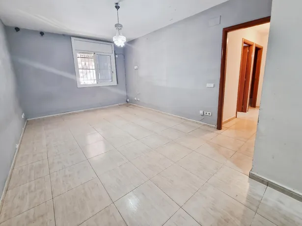 Planta baja de dos habitaciones en la zona del Campo de Fútbol de Cerdanyola.