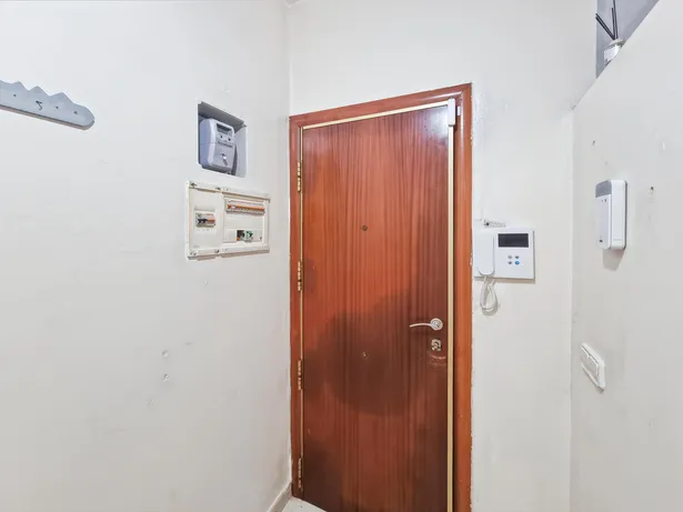 Planta baja de dos habitaciones en la zona del Campo de Fútbol de Cerdanyola.