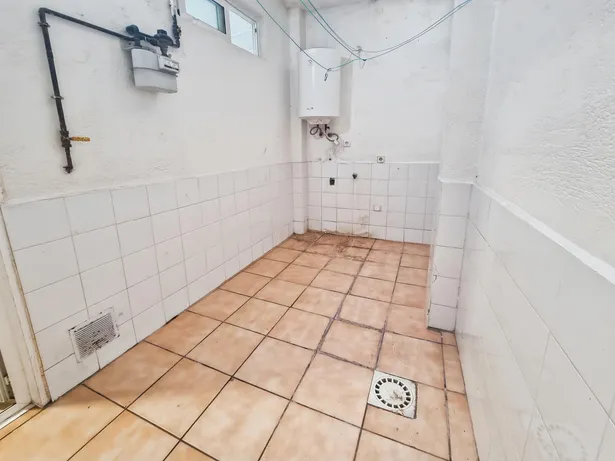 Planta baja de dos habitaciones en la zona del Campo de Fútbol de Cerdanyola.