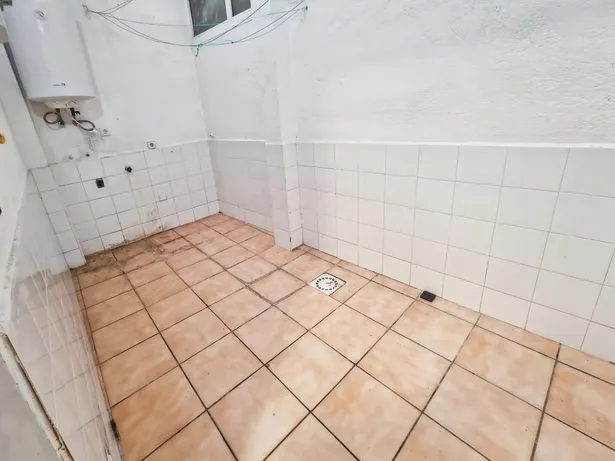 Planta baja de dos habitaciones en la zona del Campo de Fútbol de Cerdanyola.