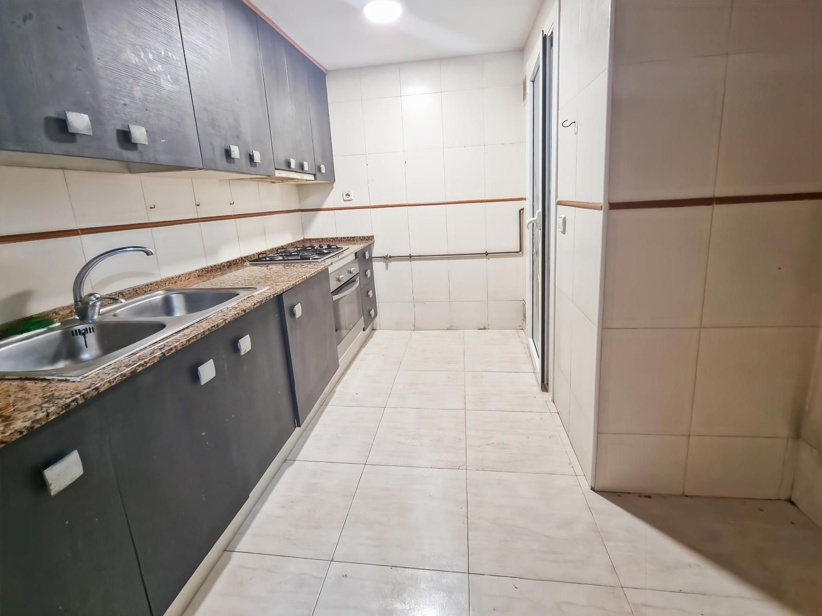 Planta baja de dos habitaciones en la zona del Campo de Fútbol de Cerdanyola.
