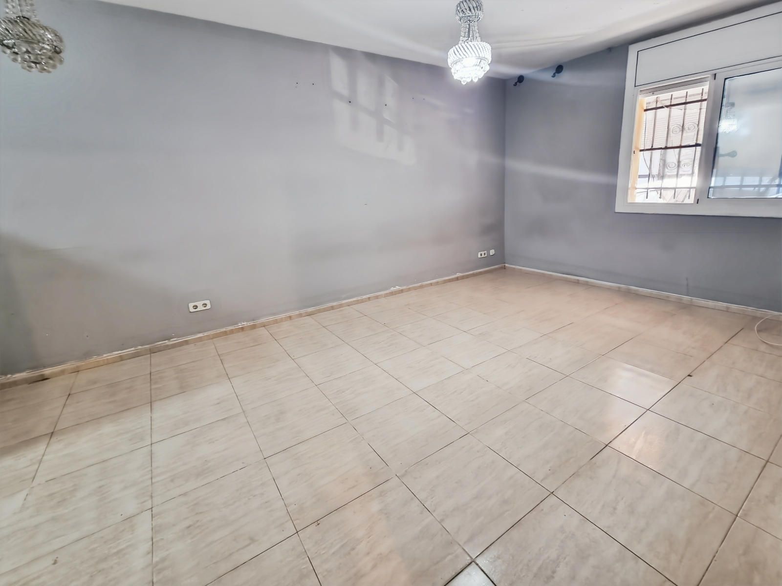 Planta baja de dos habitaciones en la zona del Campo de Fútbol de Cerdanyola.