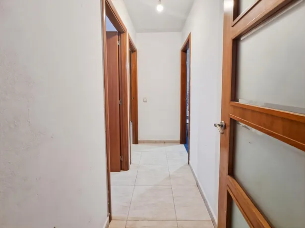 Planta baja de dos habitaciones en la zona del Campo de Fútbol de Cerdanyola.