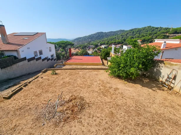 Casa en Can Vilardell con 900m2 de terreno y muchas muchas posibilidades...
