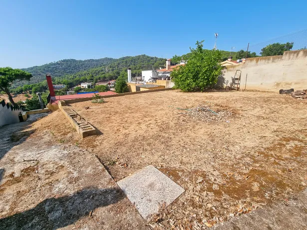 Casa en Can Vilardell con 900m2 de terreno y muchas muchas posibilidades...