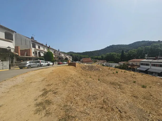 Parcela en Sant Iscle De Vallalta y Asfaltado.