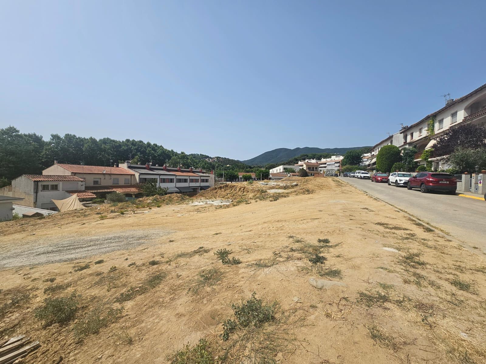 Parcela en Sant Iscle De Vallalta y Asfaltado.