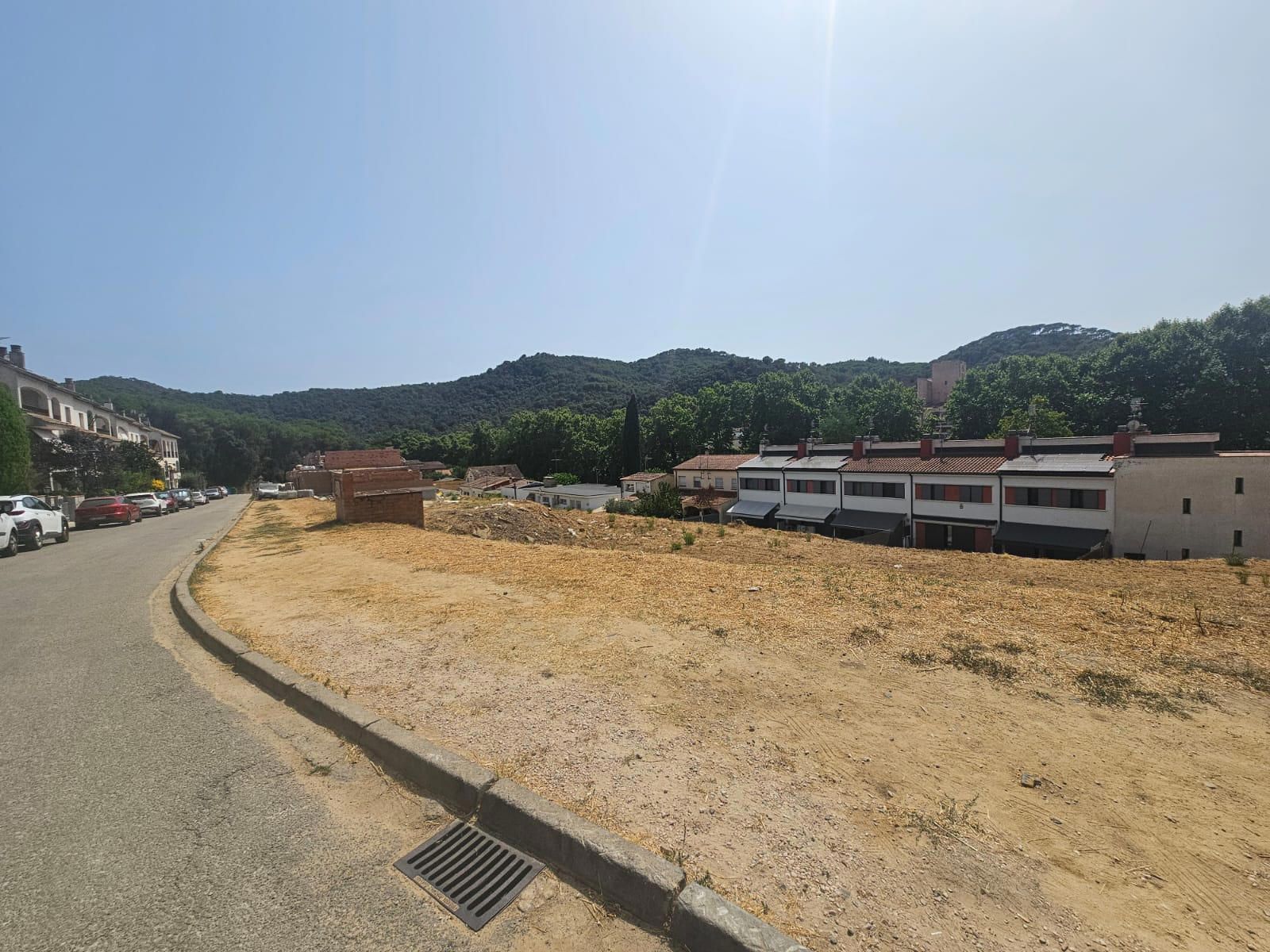 Parcela en Sant Iscle De Vallalta y Asfaltado.