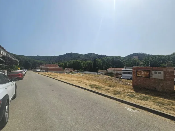 Parcela en Sant Iscle De Vallalta y Asfaltado.
