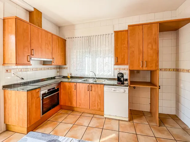 🏡 Casa de cantonada en venda | 6 hab. | 4 banys | Apartament independent | Terrassa solàrium | Centre d'Argentona (Zona CAP)