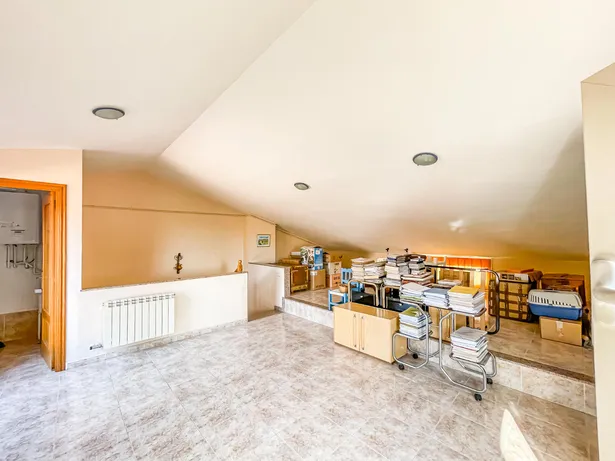 🏡 Casa de cantonada en venda | 6 hab. | 4 banys | Apartament independent | Terrassa solàrium | Centre d'Argentona (Zona CAP)