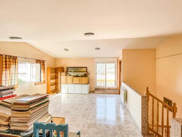 🏡 Casa de cantonada en venda | 6 hab. | 4 banys | Apartament independent | Terrassa solàrium | Centre d'Argentona (Zona CAP)