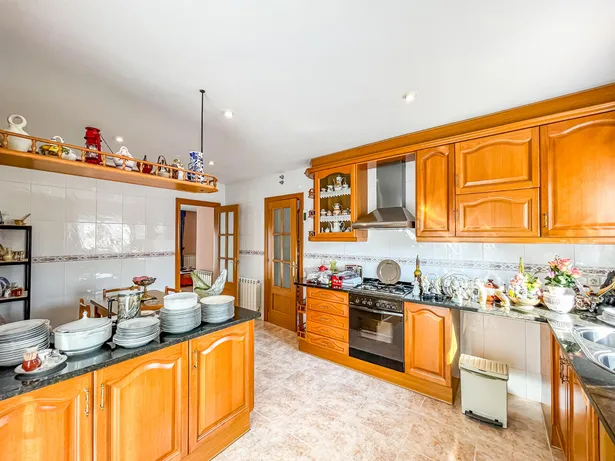 🏡 Casa de cantonada en venda | 6 hab. | 4 banys | Apartament independent | Terrassa solàrium | Centre d'Argentona (Zona CAP)