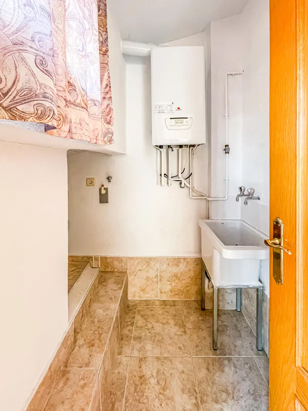 🏡 Casa de cantonada en venda | 6 hab. | 4 banys | Apartament independent | Terrassa solàrium | Centre d'Argentona (Zona CAP)